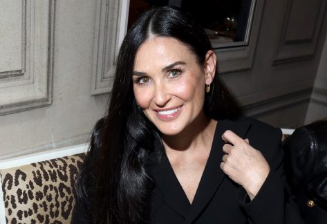 Demi Moore Looks Ageless in “Sunday Selfie”