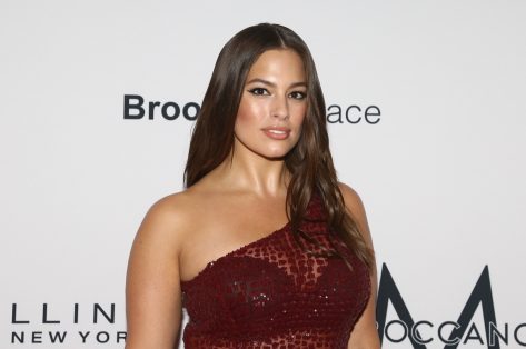 Ashley Graham Flaunts Baby Bump in Bikini 
