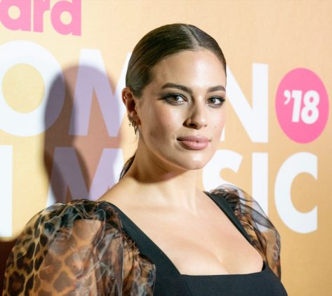 Chicago’s Ashley Graham Shows Off Figure In Two-Piece Workout Gear