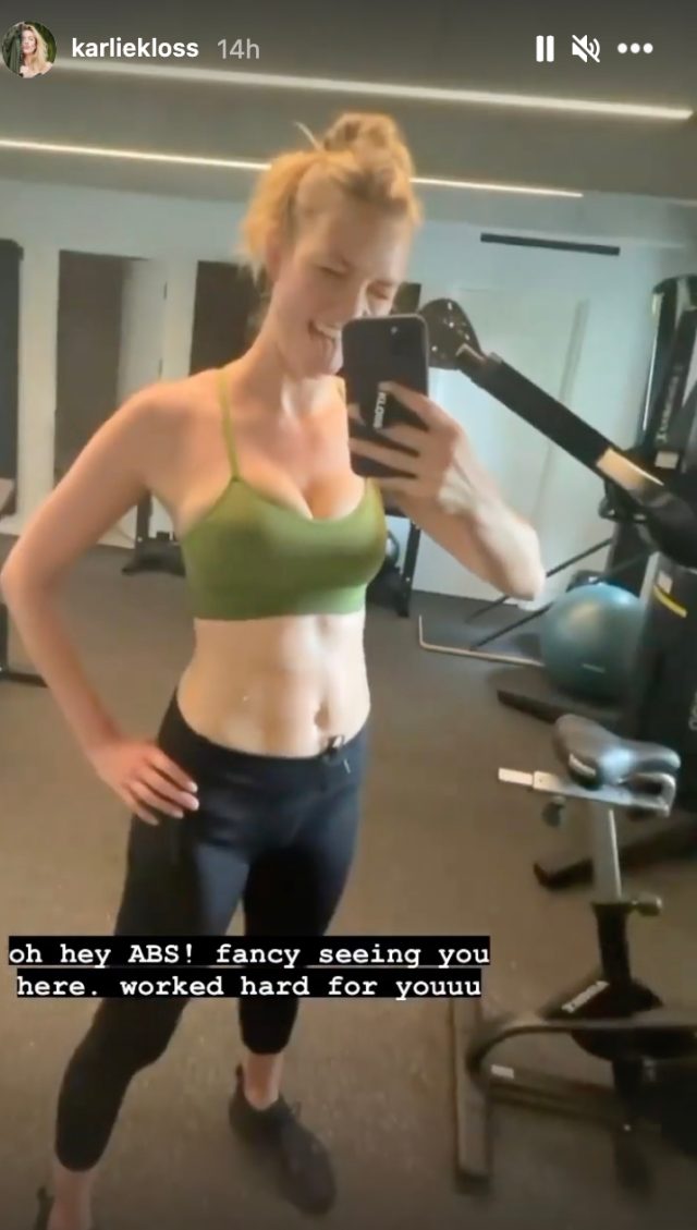 Karlie Kloss flaunts her toned abs in a fitted sports bra as she dons  stylish workout ensemble