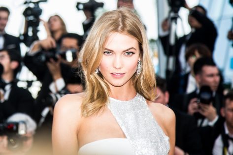 Karlie Kloss Shows Off Abs 5 Months After Giving Birth