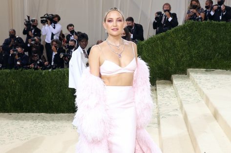 Kate Hudson In Bikini Is On A “Girls Trip”