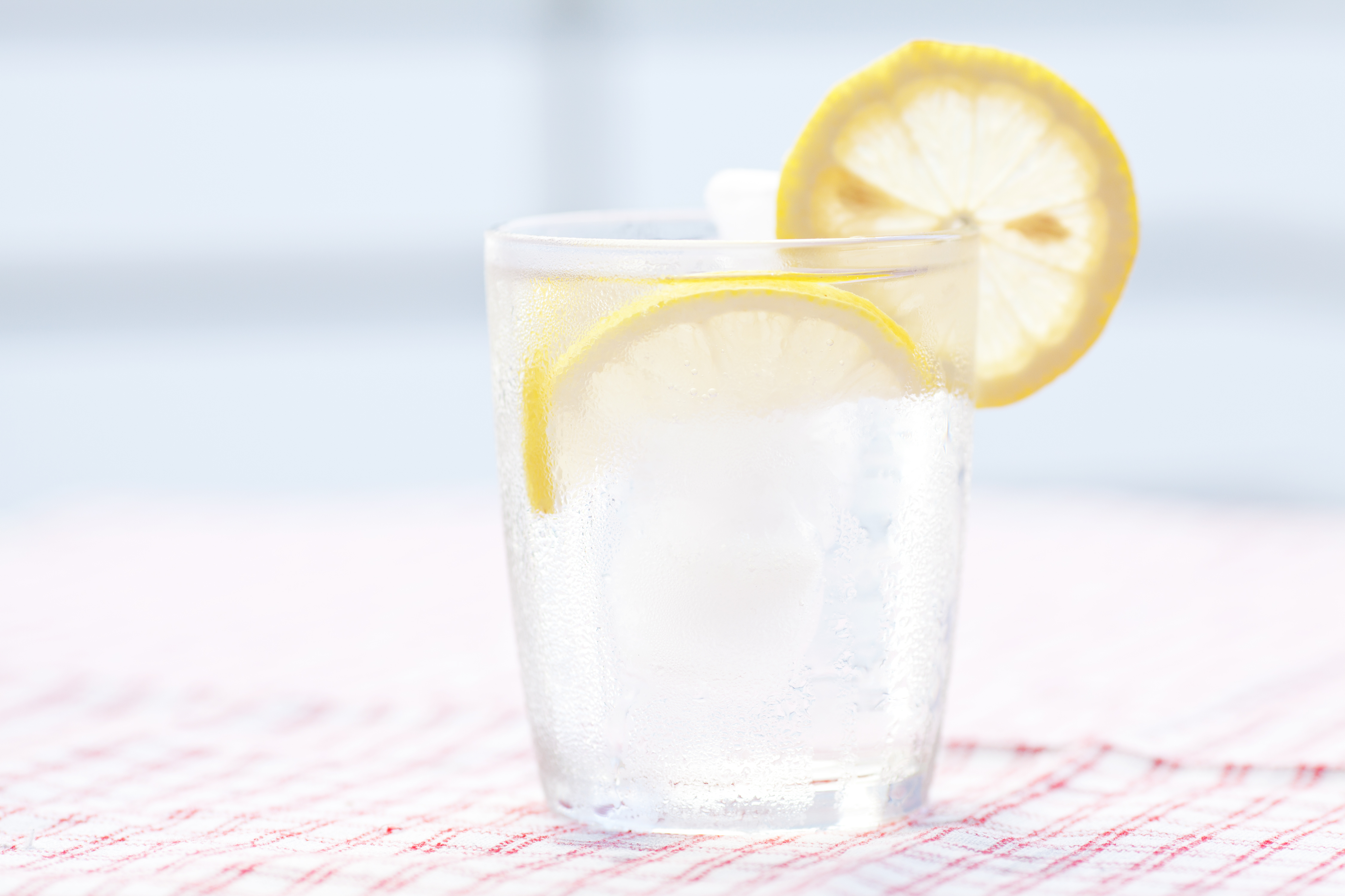 Натощак воду с лимоном можно