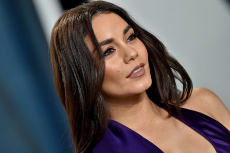 BEVERLY HILLS, CALIFORNIA - FEBRUARY 09: Vanessa Hudgens attends the 2020 Vanity Fair Oscar Party hosted by Radhika Jones at Wallis Annenberg Center for the Performing Arts on February 09, 2020 in Beverly Hills, California