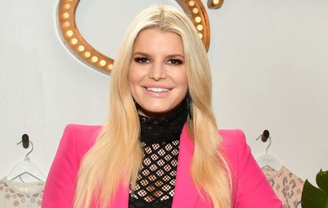 Jessica Simpson Slips Back Into Daisy Dukes and Flaunts Legs