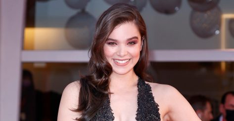 Hailee Steinfeld Shows Off Figure in Black Crop Top