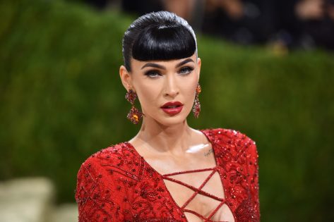 Megan Fox Shows Off Svelte Figure in New Selfie