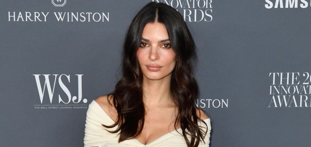 Emily Ratajkowski in Bathing Suit Stays In Shape Using These Secrets ...