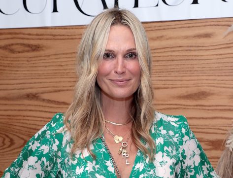 Molly Sims in Bathing Suit Heats Up Miami For “Boat Day”