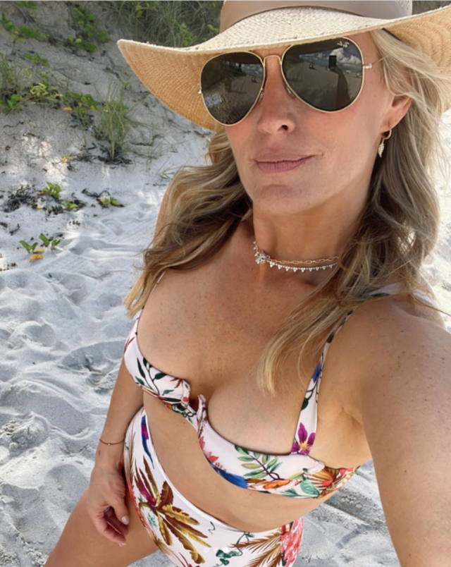 Molly Sims Spends Weekend in South Beach