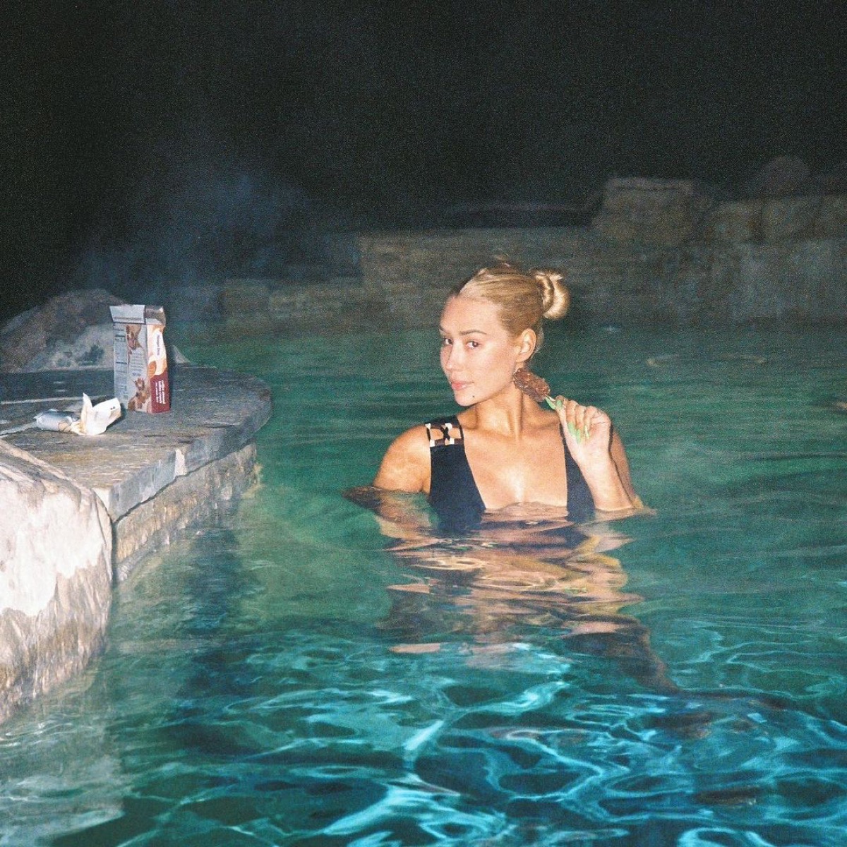 Iggy Azalea in Bikini Is "Mothering" — Celebwell