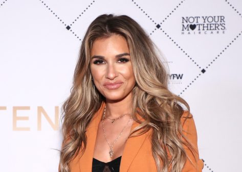 Jessie James Decker in Bathing Suit Celebrates End of Year