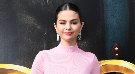 Selena Gomez in Bathrobe Says “Hi” in Cute Pics