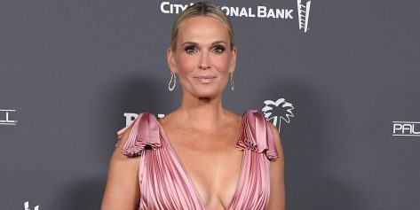 Molly Sims in Bathing Suit Says Hi From Cabo