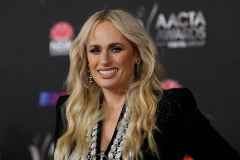 Rebel Wilson in Bathing Suit Says “Peace Out to 2021” 