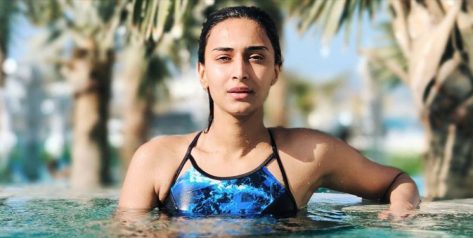 Erica Jennifer Fenandes in Bathing Suit Enjoys A Pool Day