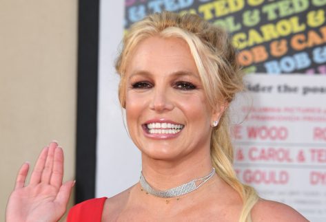 Britney Spears in Bathing Suit Says Hi From Maui
