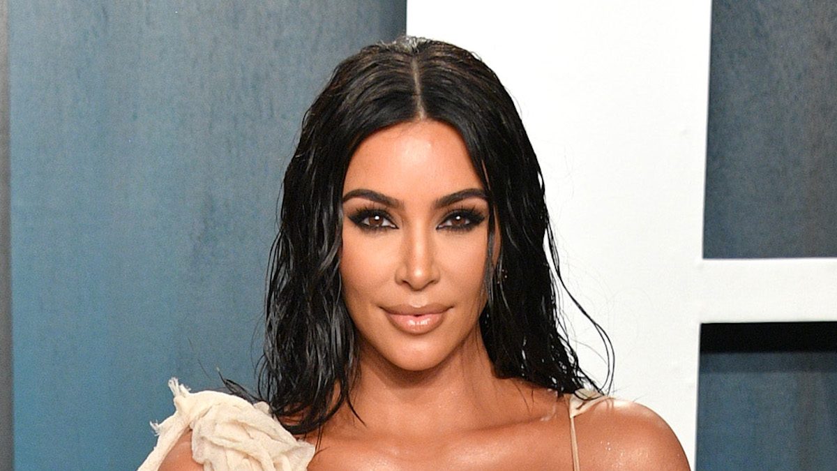 Kim Kardashian in Bathing Suit Says “Long Time No Sea” — Celebwell
