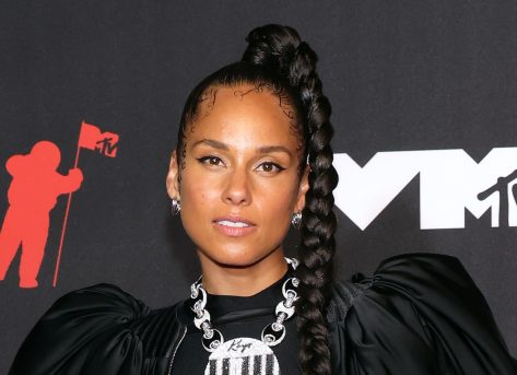 Alicia Keys in Bathing Suit Celebrates 41st Birthday