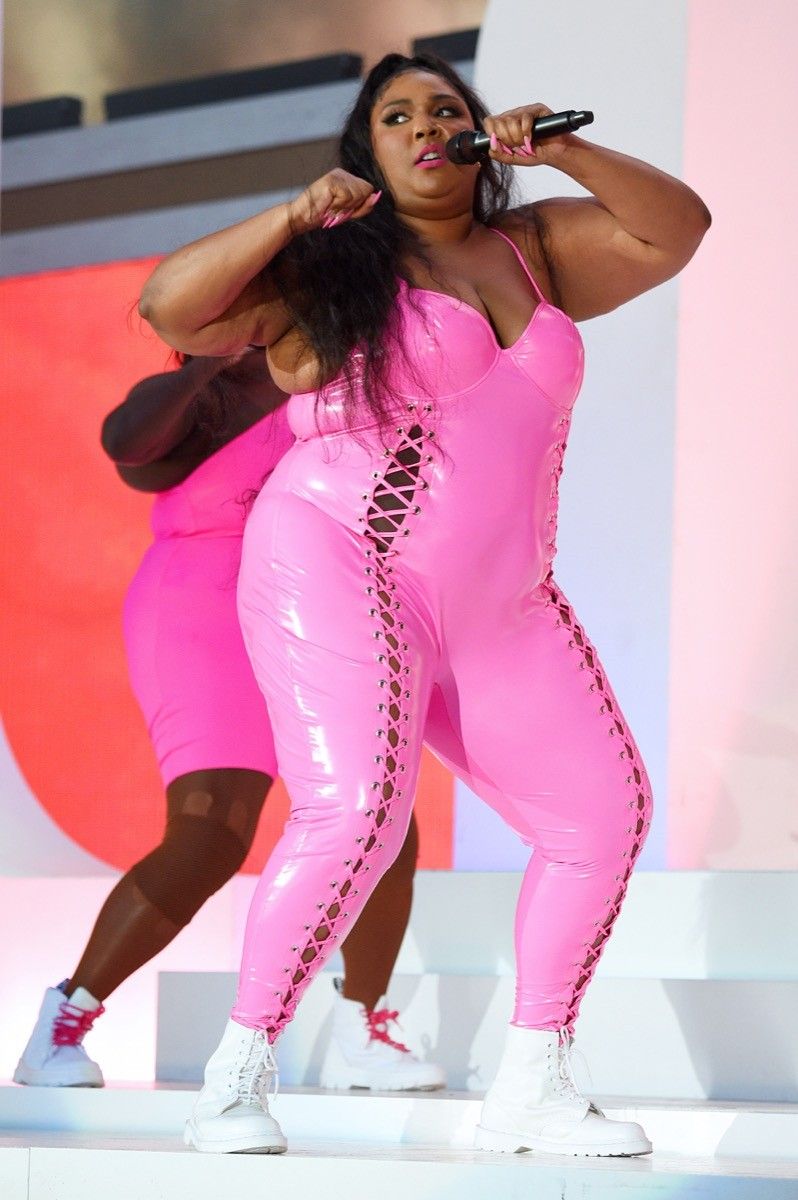 Lizzo In Bathing Suit Says Hi From The Pool — Celebwell