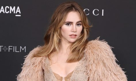 Suki Waterhouse in Bathing Suit Says Hi From Paradise