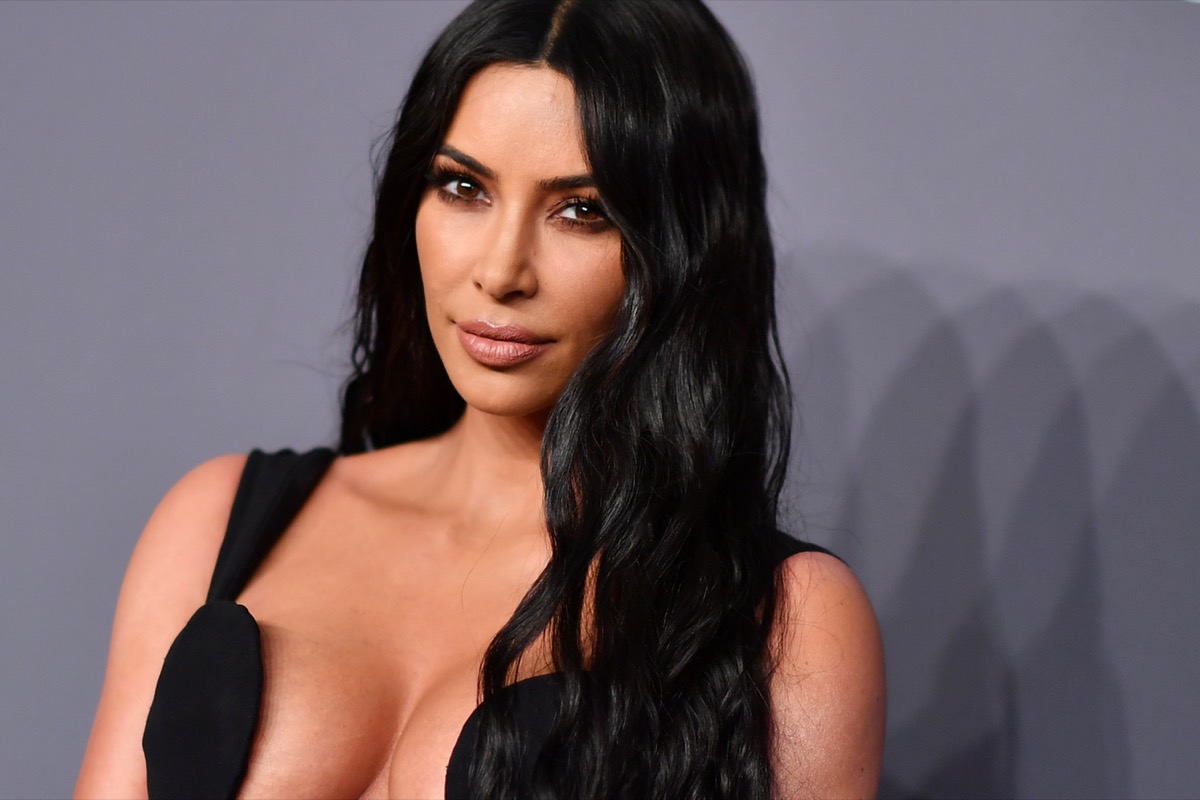 Kim Kardashian in Gym Pic Says “Chin Up or the Crown Slips”