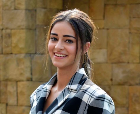 Ananya Panday in Bathing Suit Says “Honey Honey”