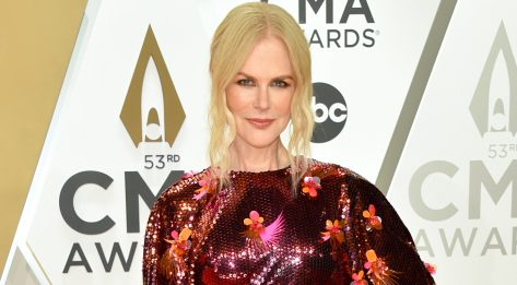 Nicole Kidman in Bathing Suit Says “Happy Valentine’s Day”