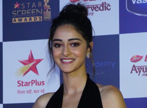 Ananya Panday in Bathing Suit Says Hi From Underwater