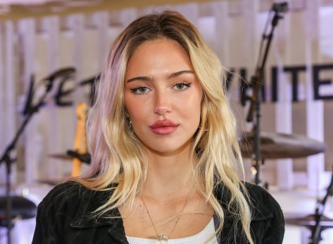 Delilah Belle Hamlin in Bathing Suit Says “I’m More Fun”
