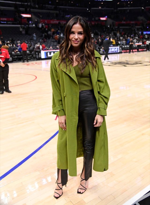 Jenna Dewan In Bathing Suit Visits "Places That Heal" — Celebwell - Celebwell 3 jenna dewan courtside