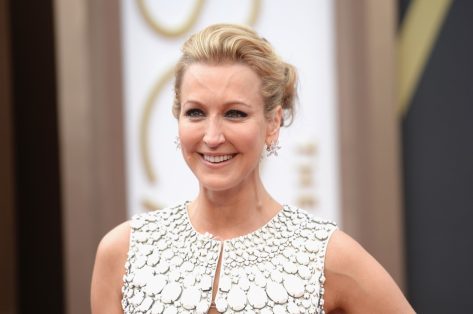 Lara Spencer in Bathing Suit Says “Happy Valentine’s Day”