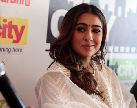 Sara Ali Khan in Bathing Suit Says “Try Try Try”