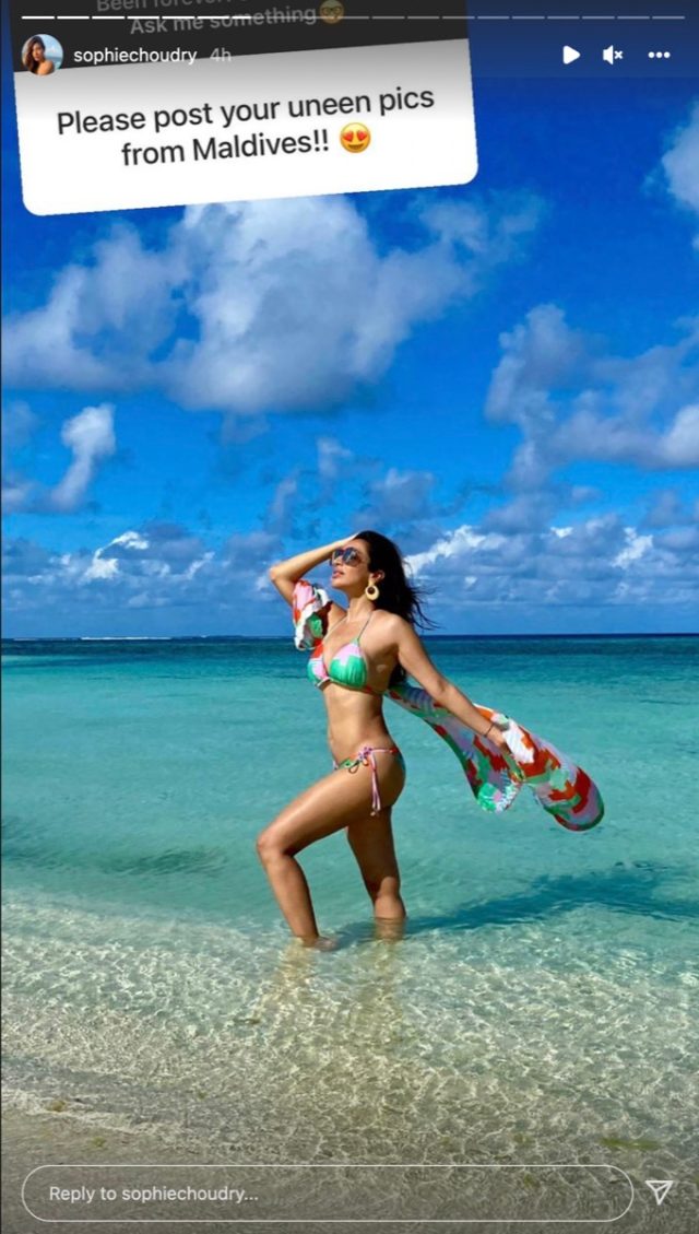 Alessandra Ambrosio in Bathing Suit Has “Acqua Therapy” — Celebwell