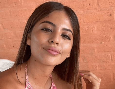 Evelin Villegas in Bathing Suit Is “Powered by Solar Energy” 