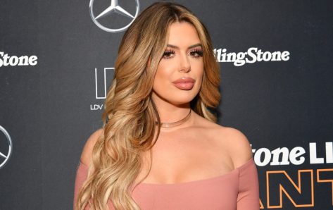Brielle Biermann in Bathing Suit Says “Life’s Better in a Bikini”
