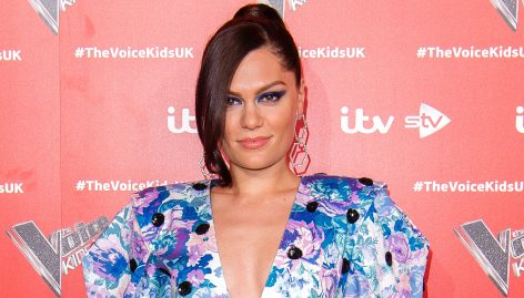 Jessie J in Bathing Suit Says “Love and Live”