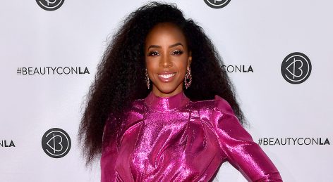 Kelly Rowland in Bathing Suit Is “Walking Into the Week”