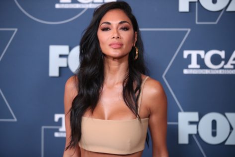 Nicole Scherzinger in Bathing Suit Says “Paint the Sky”