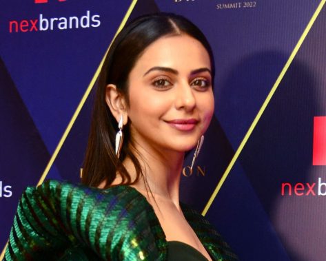 Rakul Preet Singh in Bathing Suit Says “Pause and Reflect”