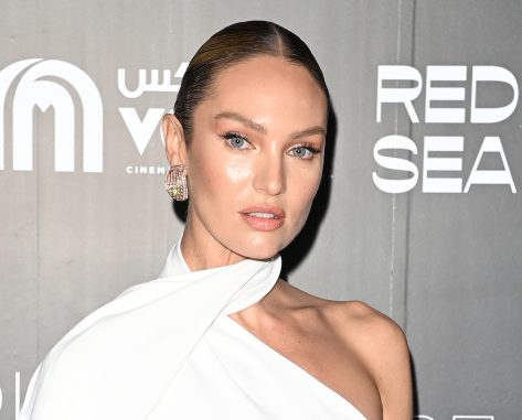 Candice Swanepoel in Bathing Suit Says Hi From Paradise 