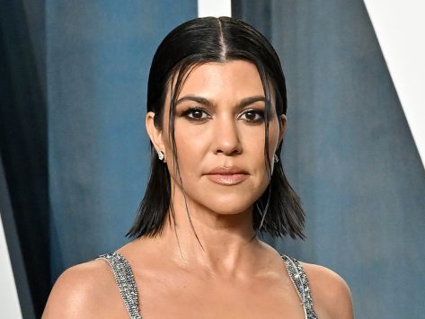 Kourtney Kardashian in Bathing Suit Says “How to Burn Fat”