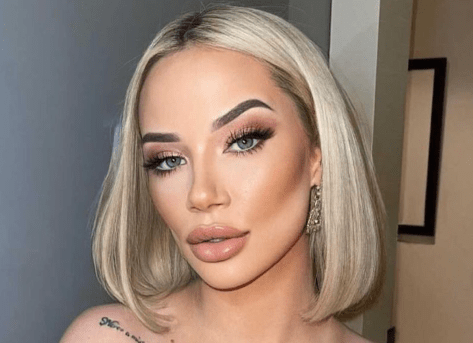 Jessika Power in Bathing Suit Has “Pool Party Vibes”