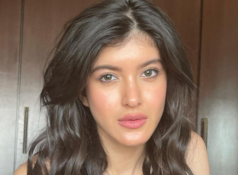 Shanaya Kapoor in Bathing Suit is an “Aqua Baby”