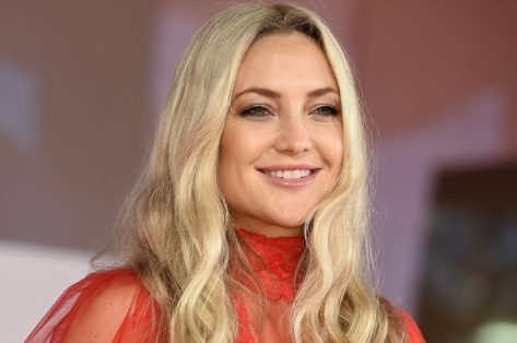 Kate Hudson in Bathing Suit Says “It’s the Weekend”