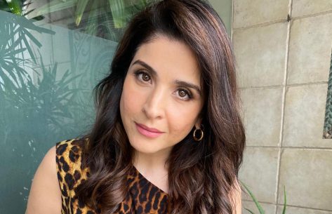 Maheep Kapoor in Bathing Suit Says “I Love Dubai”