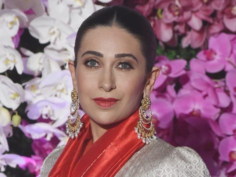 Karisma Kapoor in Bathing Suit Beats the “Monday Blues”