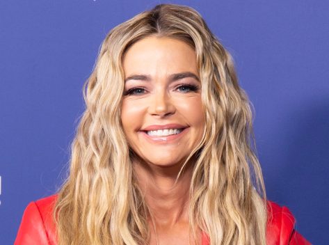 Denise Richards in Bathing Suit Says "Happy 4th"