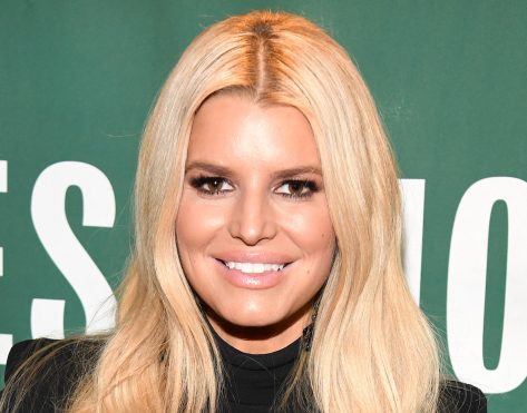 Jessica Simpson in Bathing Suit Says "Texi Cali"