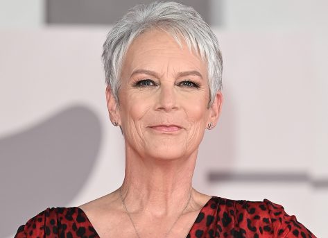 Jamie Lee Curtis in Bathing Suit Says “Summer is Coming” 